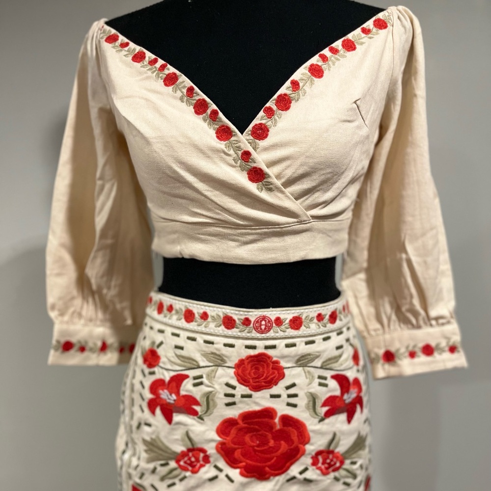 Set two piece top and skirt